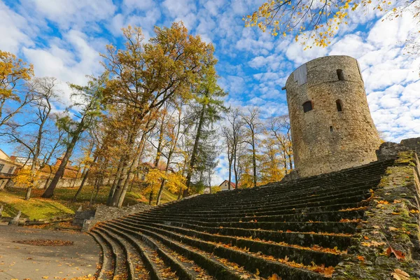 Parque Outono Castelo Abandonado Cidade Letã Cesis Que Tem Uma — Fotografia de Stock