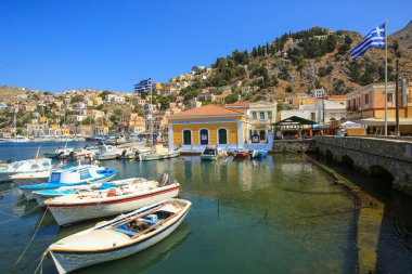 Symi Yunanistan 07 / 02 / 2016 Ada Gezisi Symi, turistler için altyapı ve renkli mimari