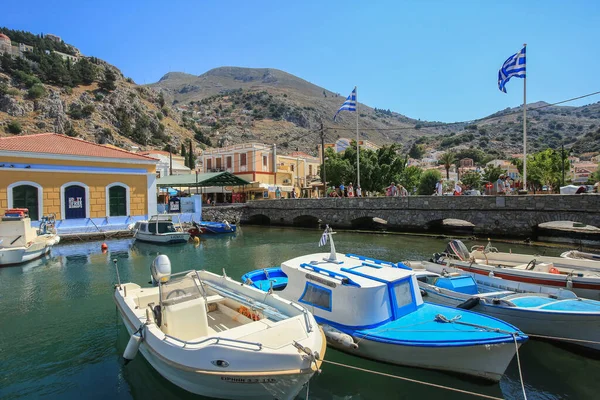 Symi Yunanistan 07 / 02 / 2016 Ada Gezisi Symi, turistler için altyapı ve renkli mimari
