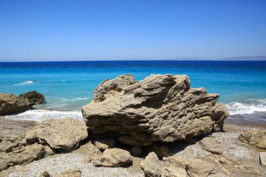 Yunanistan 'ın Rodos kentinde deniz kenarında gezinti