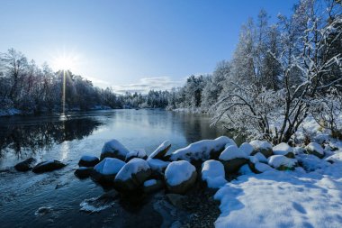 Innerdalen (Innset), Norveç 'teki Inna Nehri' ne ilk kar yağışıydı.