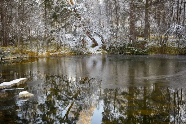 Primera Nieve Río Inna Situado Innerdalen Innset Noruega — Foto de Stock