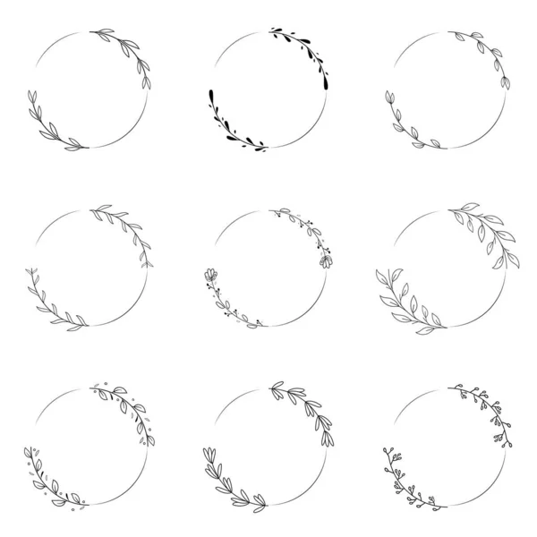 Çiçek desenli çelenk düğün davetiyesi ve daha fazlası.