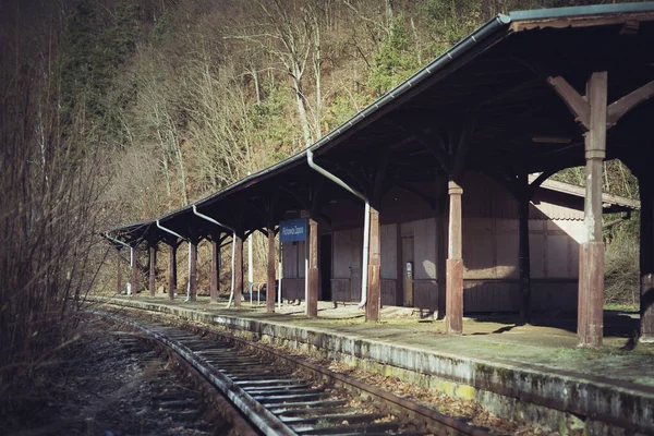 Gare Abandonnée Par Une Journée Froide Ensoleillée — Photo