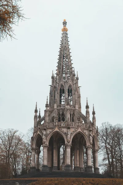 Kung Leopold Monument Parken Laeken Bryssel Fasad Gamla Kyrkan Blå — Stockfoto