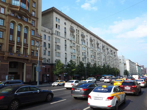モスクワの街の通りや建築物 ロシアの首都の大規模な通りや道路 — ストック写真