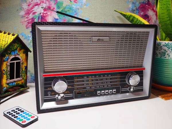 Een Radio Ontvanger Voor Het Ontvangen Van Radiostations — Stockfoto