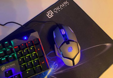 Arka ışıklandırma çalma klavyesi, ayrıntılar ve yakın plan