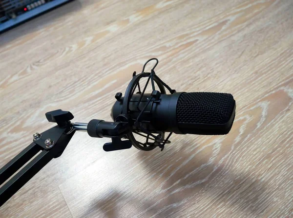 Microphone Pour Streaming Blogueurs Microphone Sur Une Jambe Mobile Pour — Photo