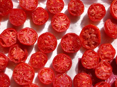 Güneş kurutulmuş domates