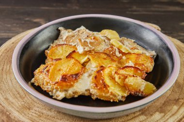 Patatesli gratin ve kraliyet mantarı. Fransız gurme mutfağı