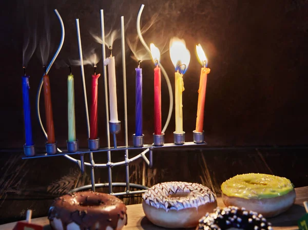 Happy Hanukkah Και Hanukkah Sameach Παραδοσιακό Εβραϊκό Κηροπήγιο Κεριά Ντόνατς — Φωτογραφία Αρχείου