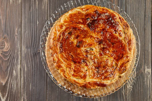 Ayva, elma ve armutlu kek. Fransız gurme mutfağı.