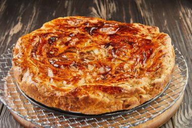 Ayva, elma ve armutlu kek. Fransız gurme mutfağı