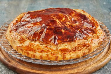 Badem kremalı tart. Kral keki.
