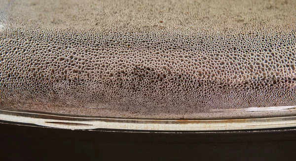 Textur av droppar på glaskåpa med selektivt fokus, bakgrund — Stockfoto