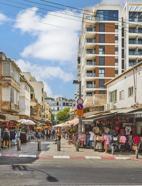 Tel Aviv, İsrail - 27 Mayıs 2022: Bezalel Pazarı, Tel Aviv 'in merkezinde King George Street, Bethlehem, Tchernichovsky arasındaki ticari bir kompleks..