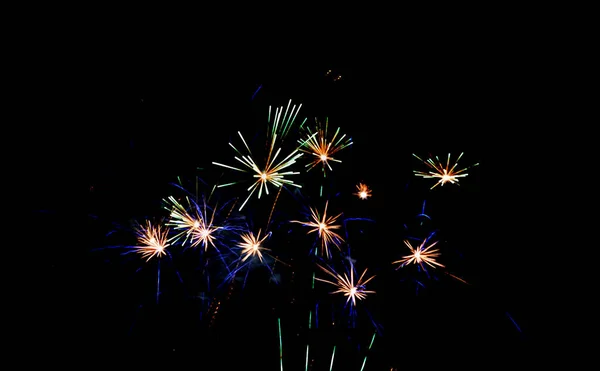 Fuegos Artificiales Multicolores Cielo Nocturno Celebración Del Día Independencia Año —  Fotos de Stock