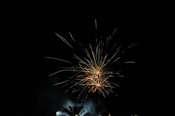 Fuegos Artificiales Multicolores Cielo Nocturno Celebración Del Día Independencia Año —  Fotos de Stock