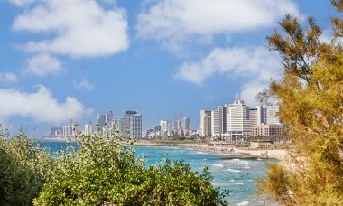 Tel Aviv, İsrail - 3 Haziran 2022: Tel Aviv kıyı şeridi Akdeniz 'in Panorama' sı.