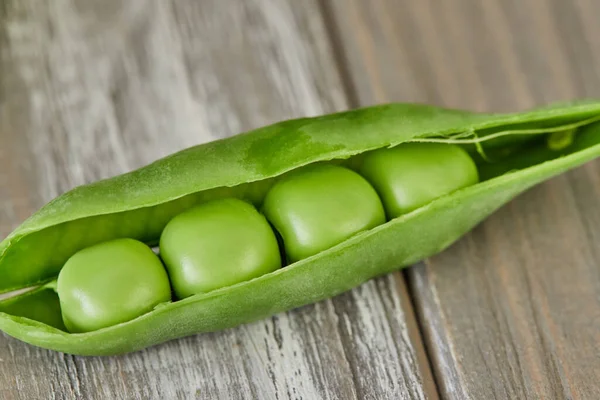 Opened Pods Fresh Green Peas Wooden Background — Zdjęcie stockowe