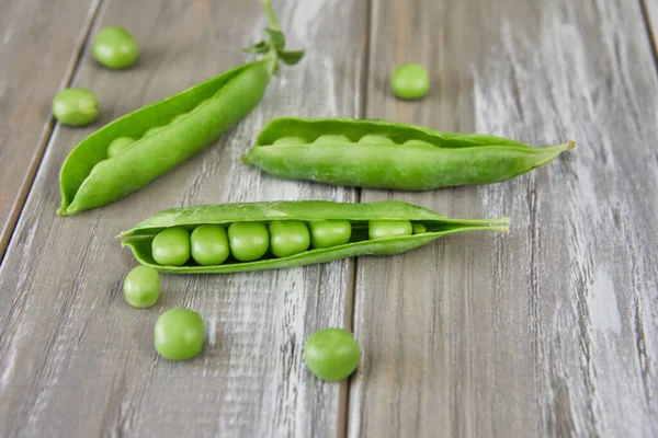 Opened Pods Fresh Green Peas Wooden Background — Zdjęcie stockowe