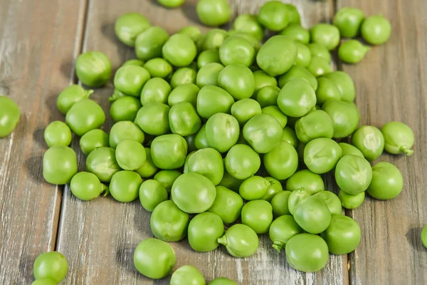 Fresh Green Peas Heap Wooden Background — Zdjęcie stockowe