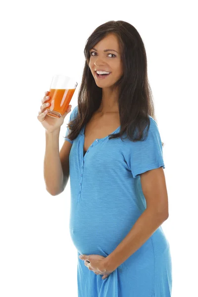 Retrato de una mujer embarazada con un vaso de jugo —  Fotos de Stock