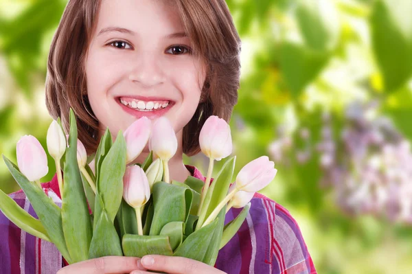 Ritratto di ragazza con bouquet — Foto Stock