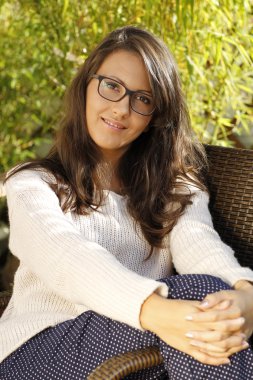 çekici kadın onun terasta dinlendirici