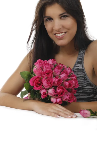 Mulher atraente com um monte de rosas rosa - amor - Dia dos Namorados — Fotografia de Stock