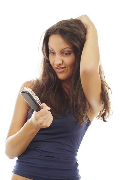 Mujer con el pelo desenredado — Foto de Stock