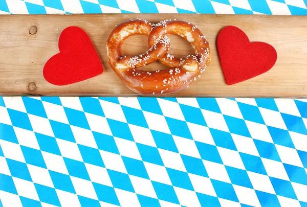 Red hearts and pretzel on bavarian checkered background — Stock Photo, Image