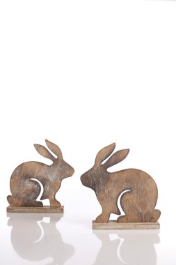 ahşap Paskalya tavşanı