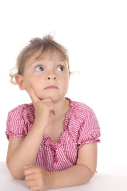 genç kız hakkında bir şey düşünüyor