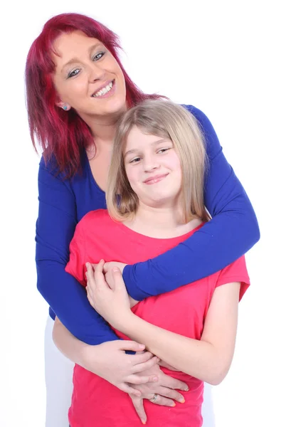 Moeder omarmt haar dochter — Stockfoto
