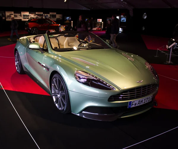 Aston martin Önden Görünüm.