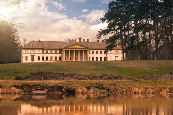 Schloss im Park — Stockfoto