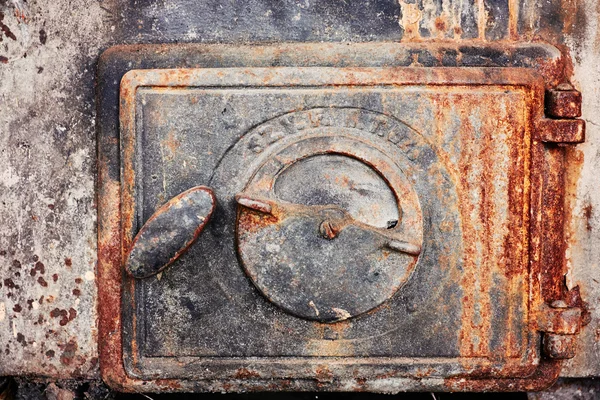 Oude kachel deur — Stockfoto