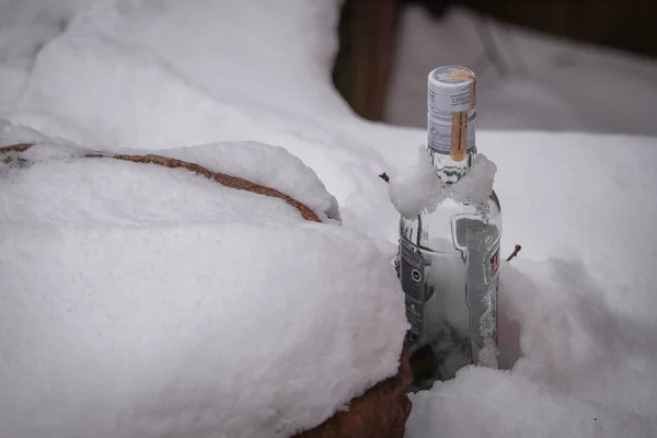 Vilnius Lithuania December 2021 Empty Bottle Lithuanian Vodka Fluffy Snowdrift — Stock Photo, Image