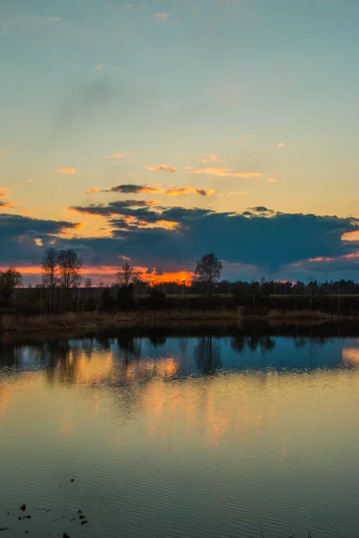 Beautiful Sunset Dramatic Clouds Sky Reflected Waters Lake Beautiful Natural — Stock Photo, Image