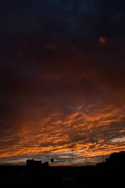 Закат Вечернее Небо Впечатляющее Чудесное Облако Сумерках Величественное Темно Синее — стоковое фото