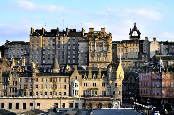 Edinburgh, İskoçya, akşam güneşi 2 evleri