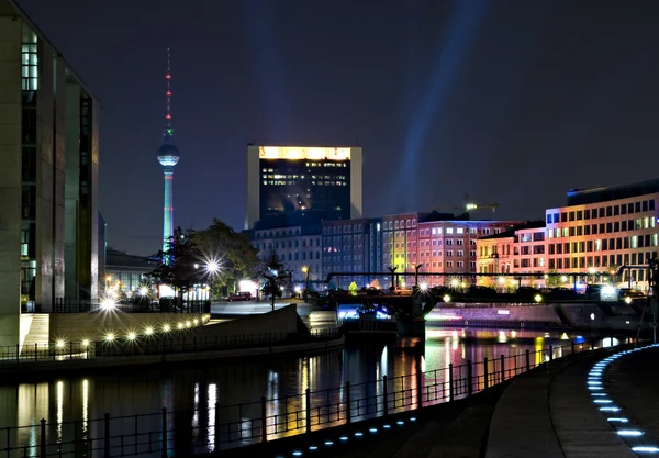 Berlin ve spree gece