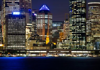 Sydney, kilise ile gökdelenler