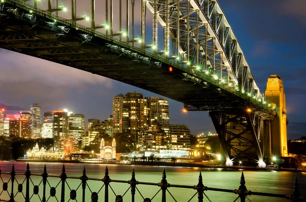 Sydney, Harbour Bridge et Luna Park la nuit — Photo