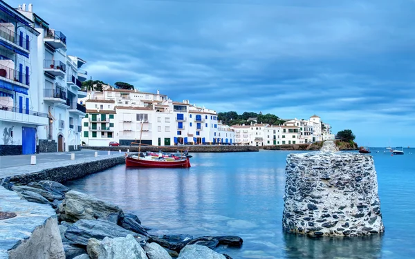 Görünüm cadaques alacakaranlıkta Köyü.