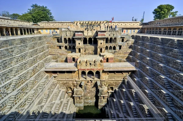 su kuyusu içinde jaipur, rajasthan, Hindistan yakın köy abhaneri Chand baori