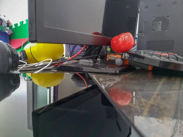 Pomodoro Temporizador Cozinha Forma Tomate Vermelho Que Coloca Uma Mesa — Fotografia de Stock