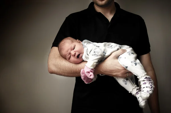 Babası yeni doğan holding